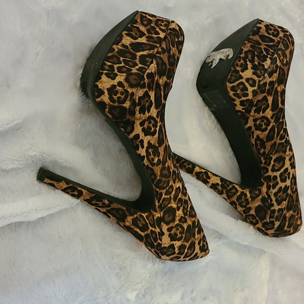 Charlotte Russe leopard heels - Picture 4 of 6